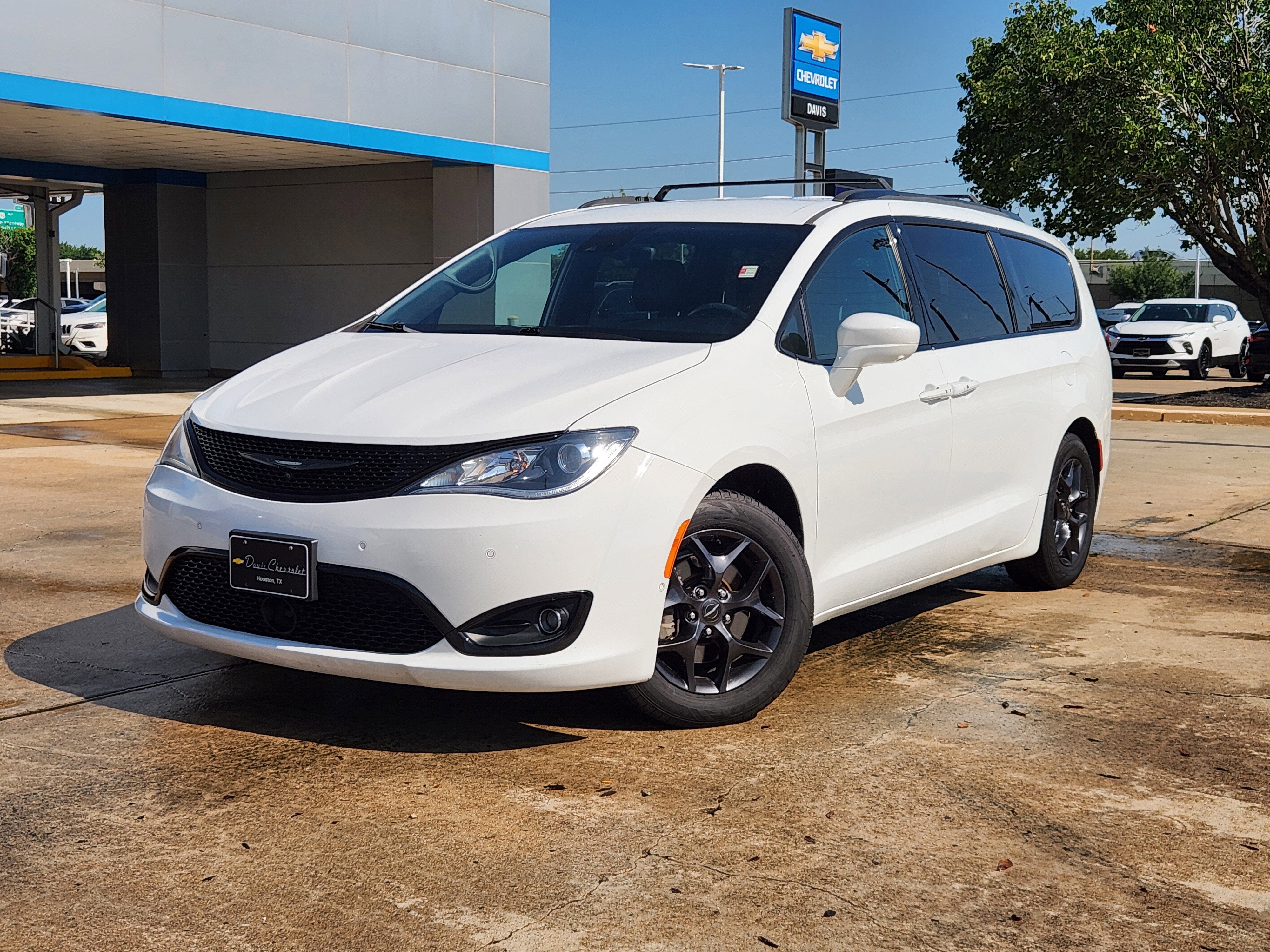 2018 Chrysler Pacifica Touring L's photo