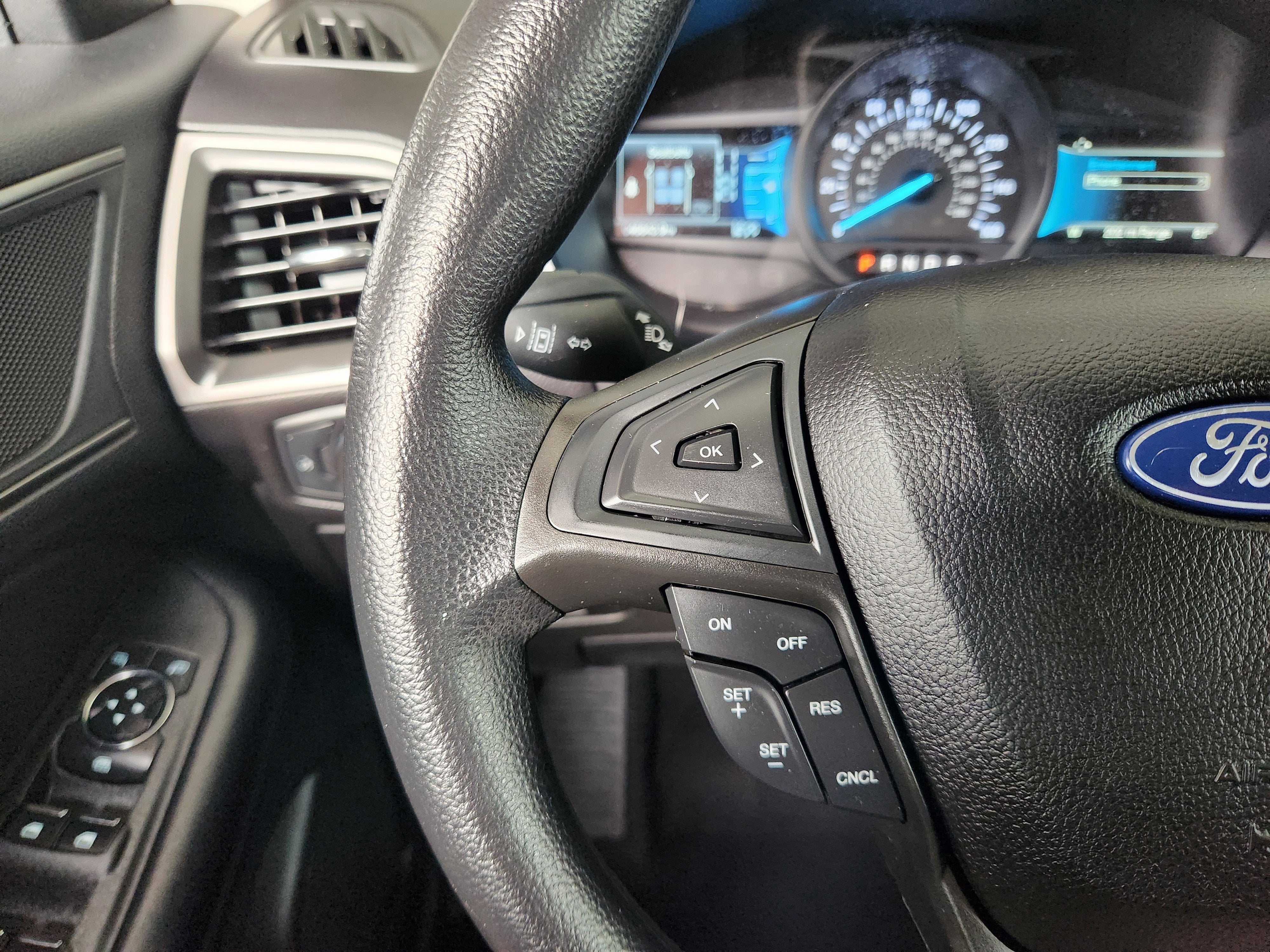2023 Ford Edge SE