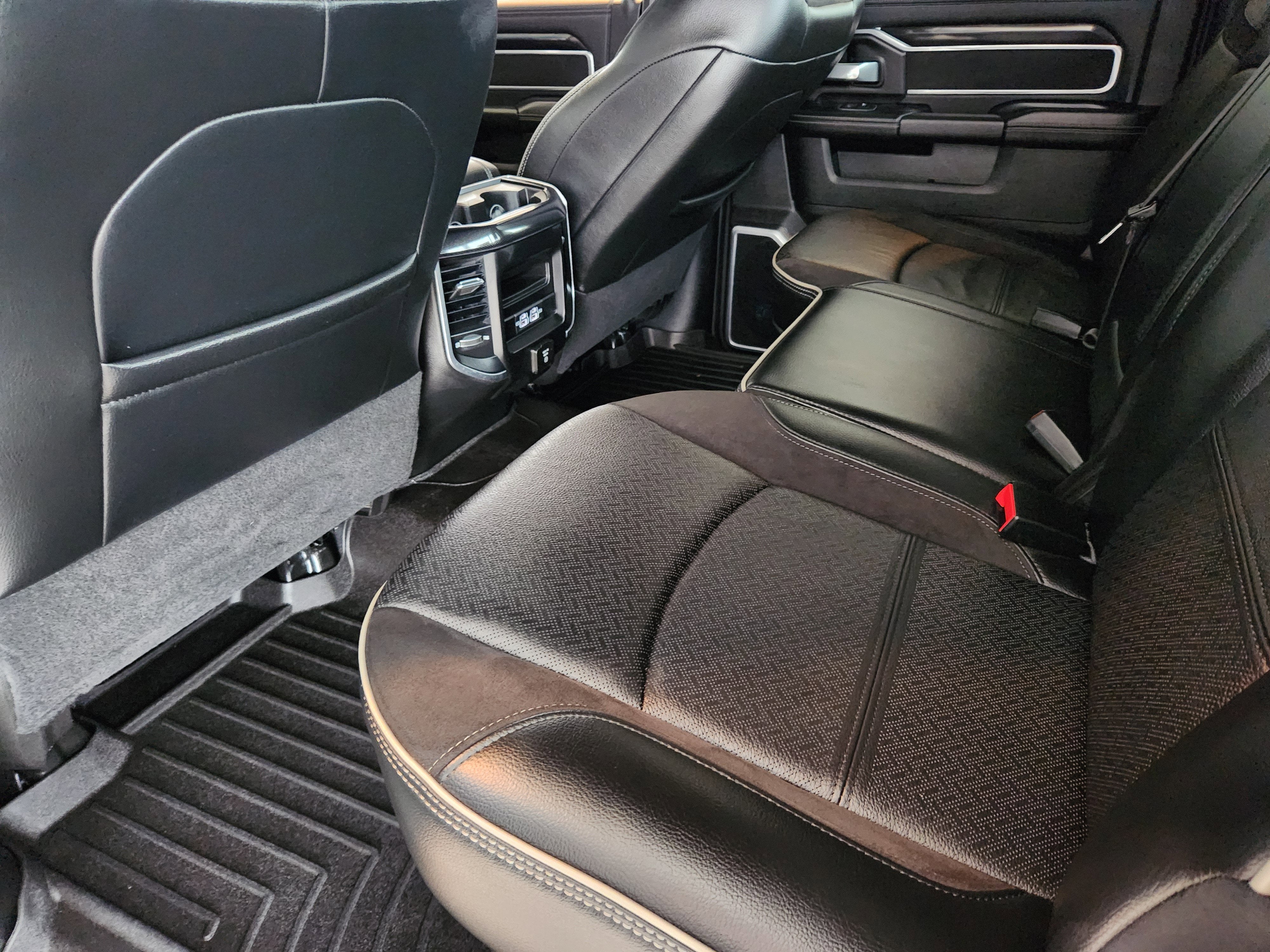 2022 RAM 2500 Laramie Crew Cab 4x4 6'4" Box
