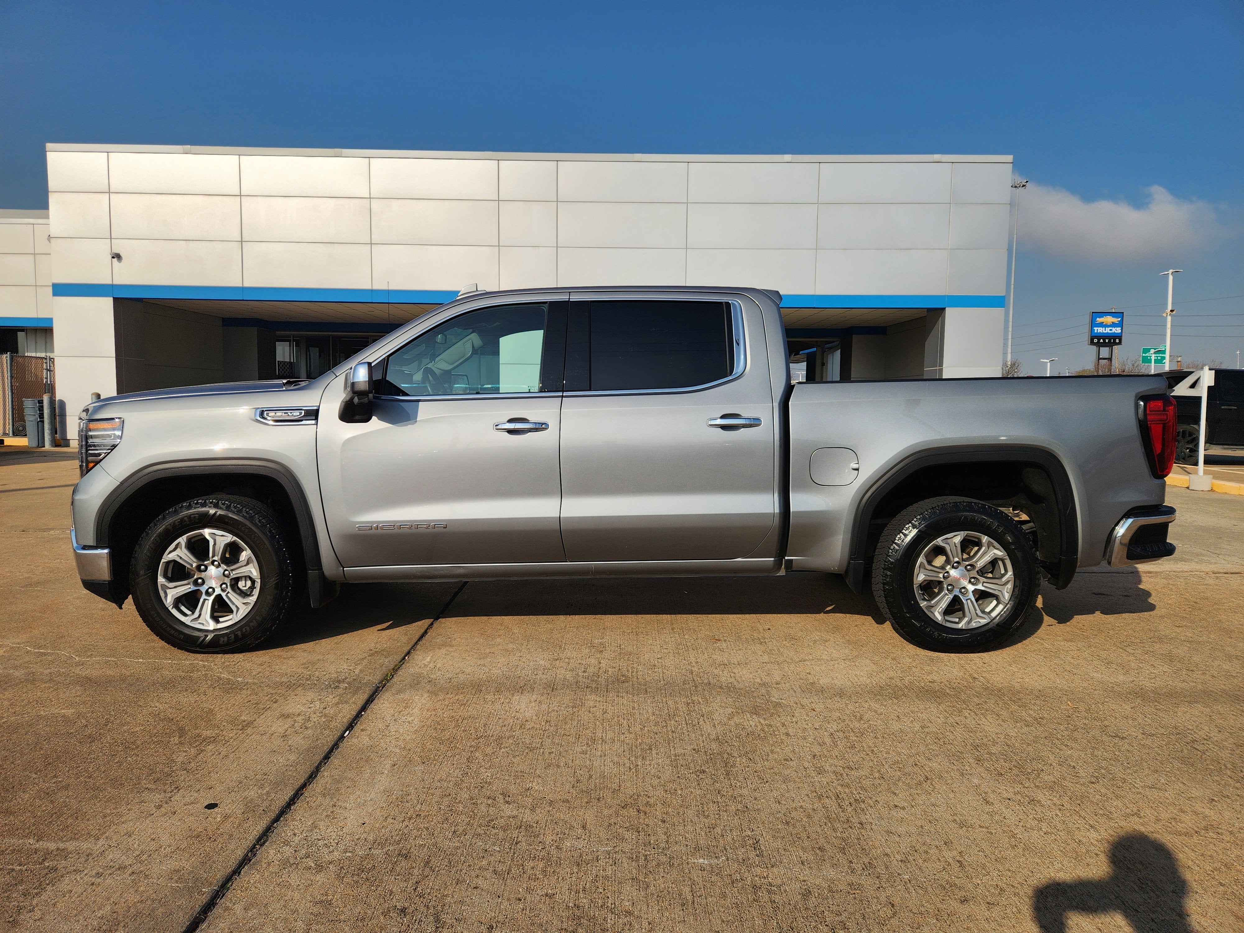 2025 GMC Sierra 1500 SLT