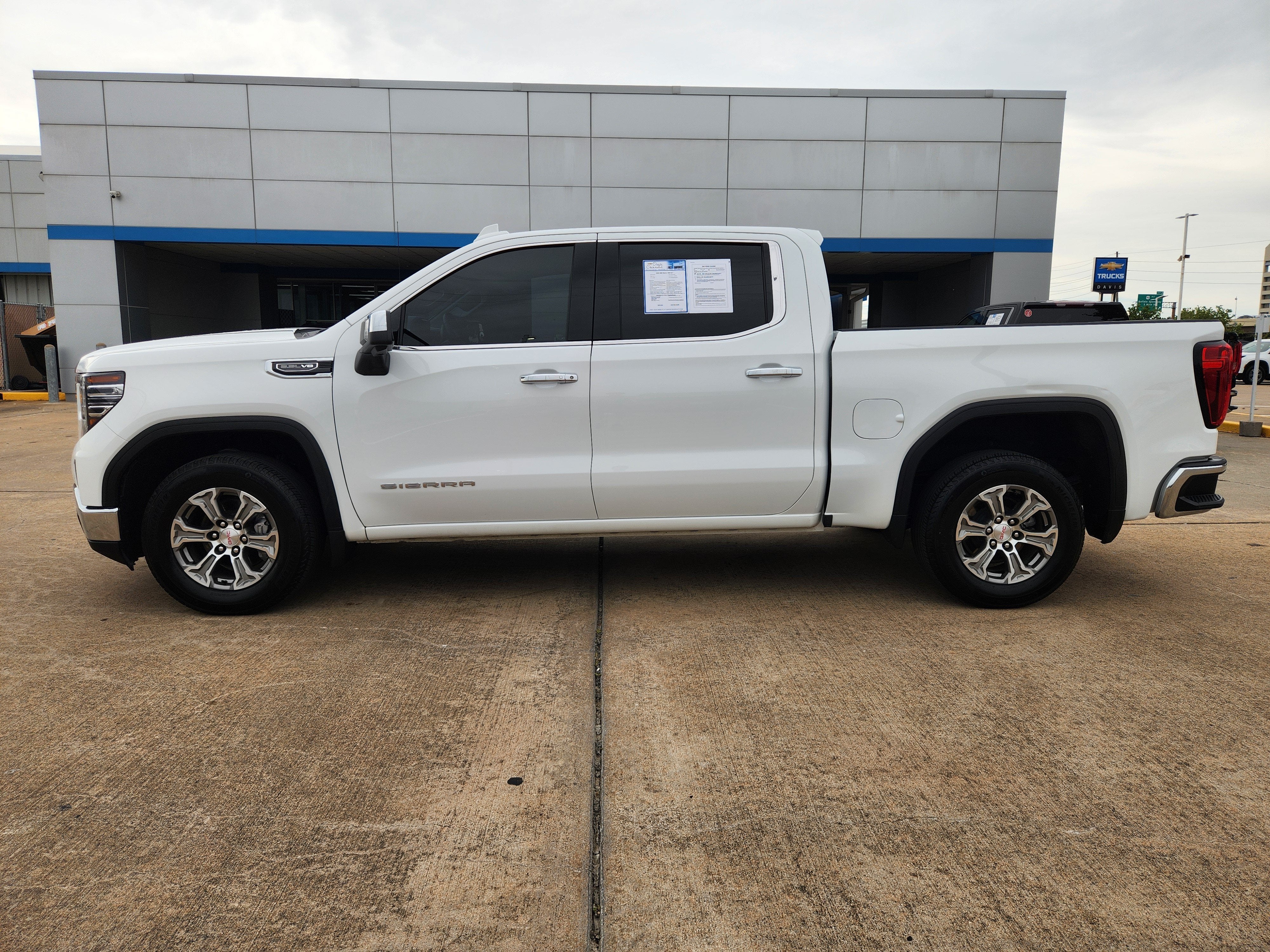 2025 GMC Sierra 1500 SLT