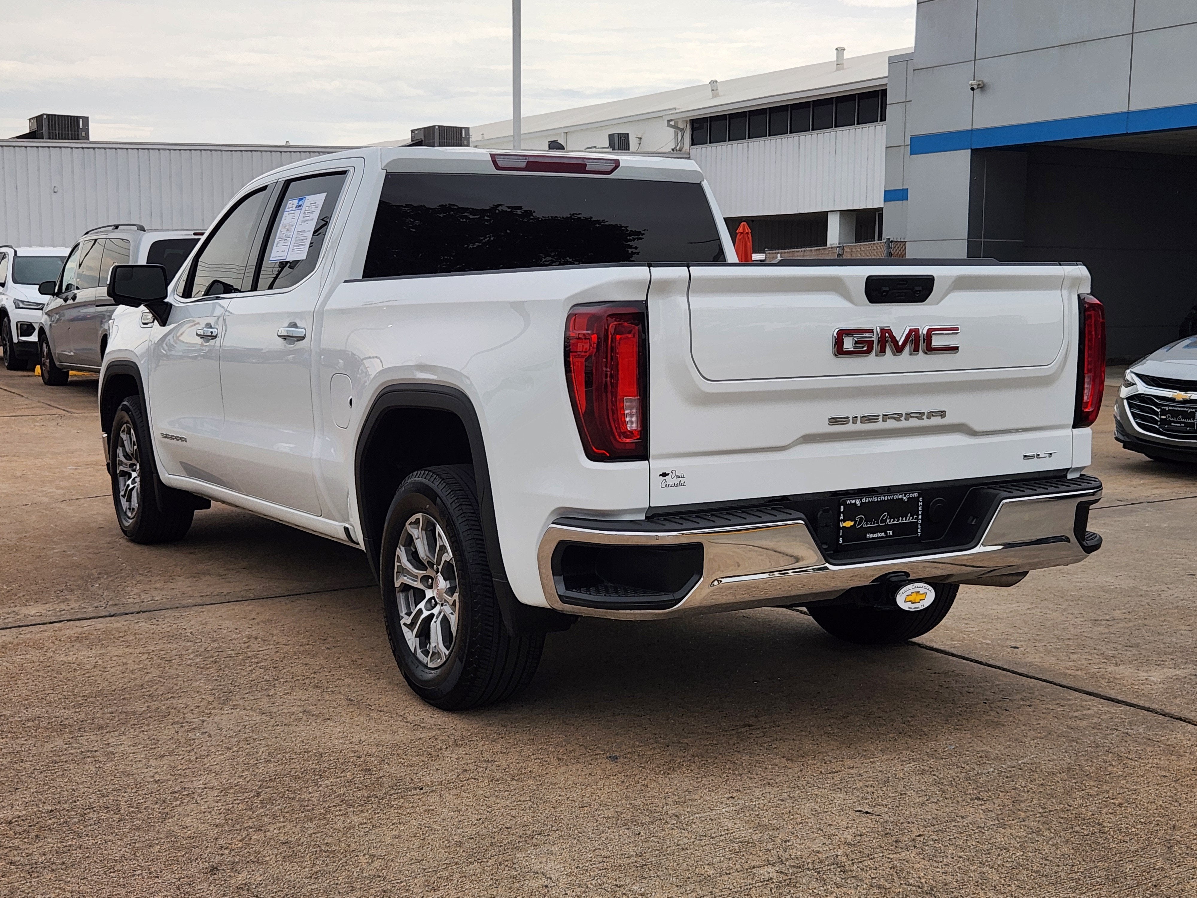 2025 GMC Sierra 1500 SLT