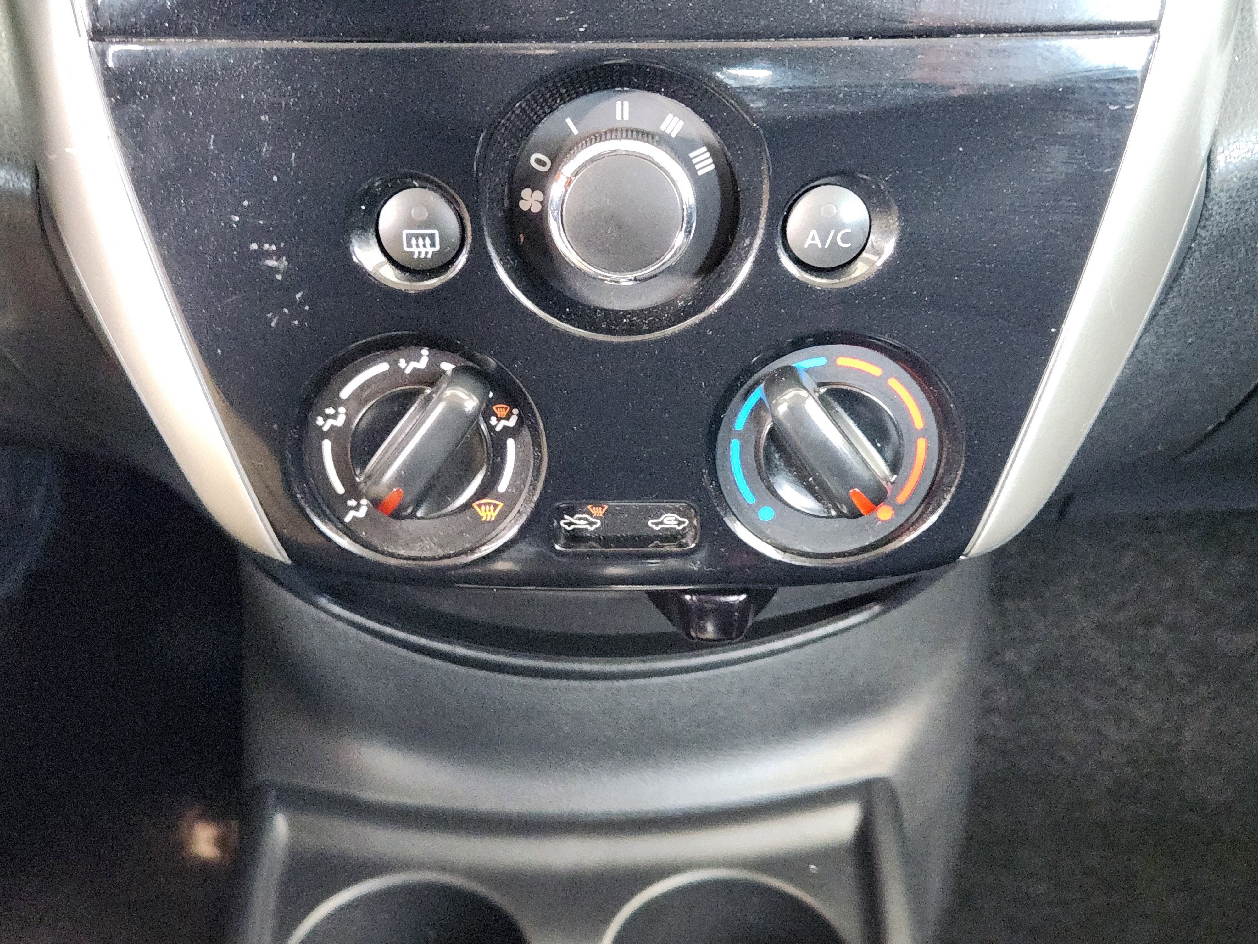 2015 Nissan Versa Note SV