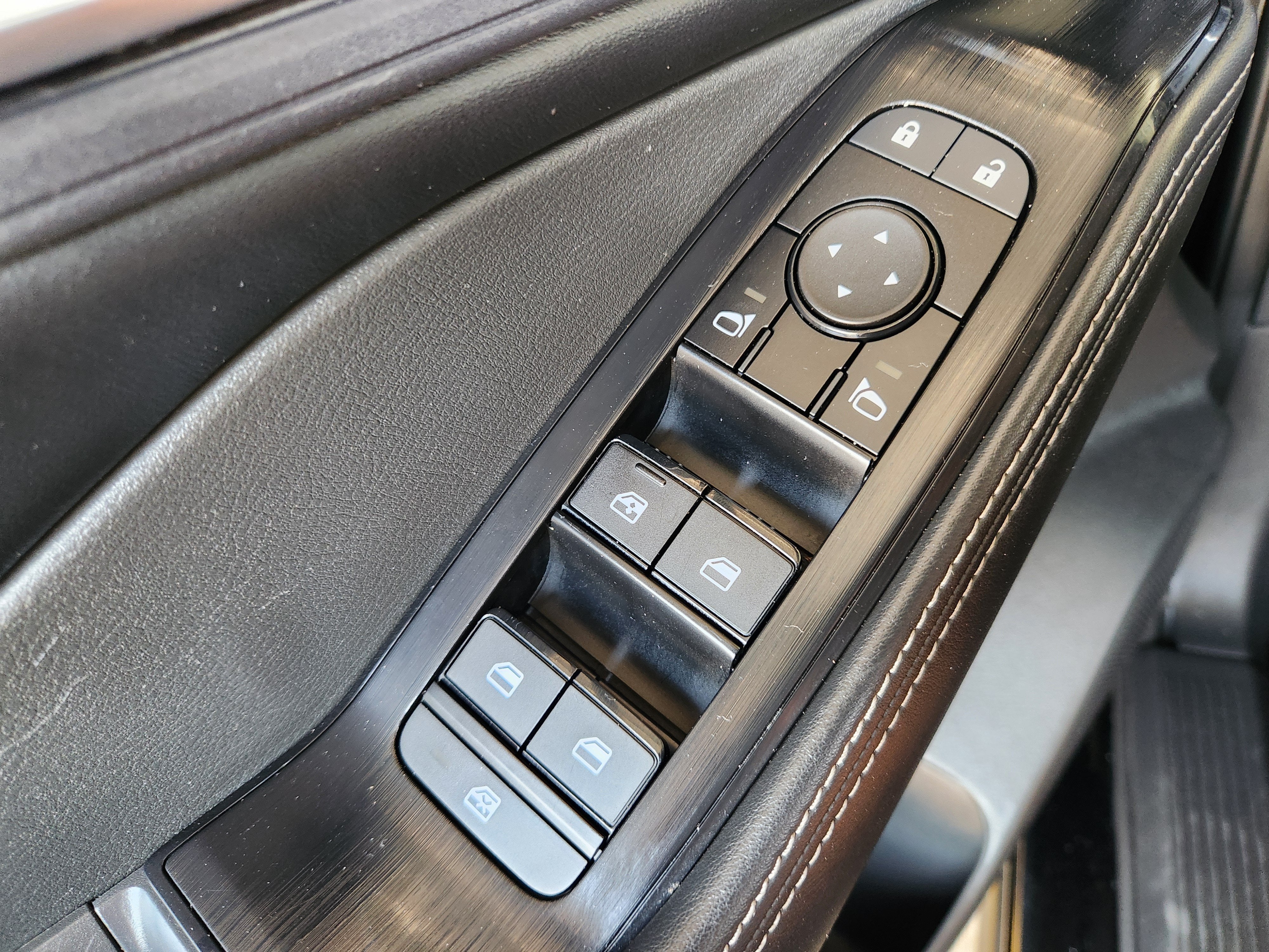 2024 Nissan Rogue SV - Photo 21