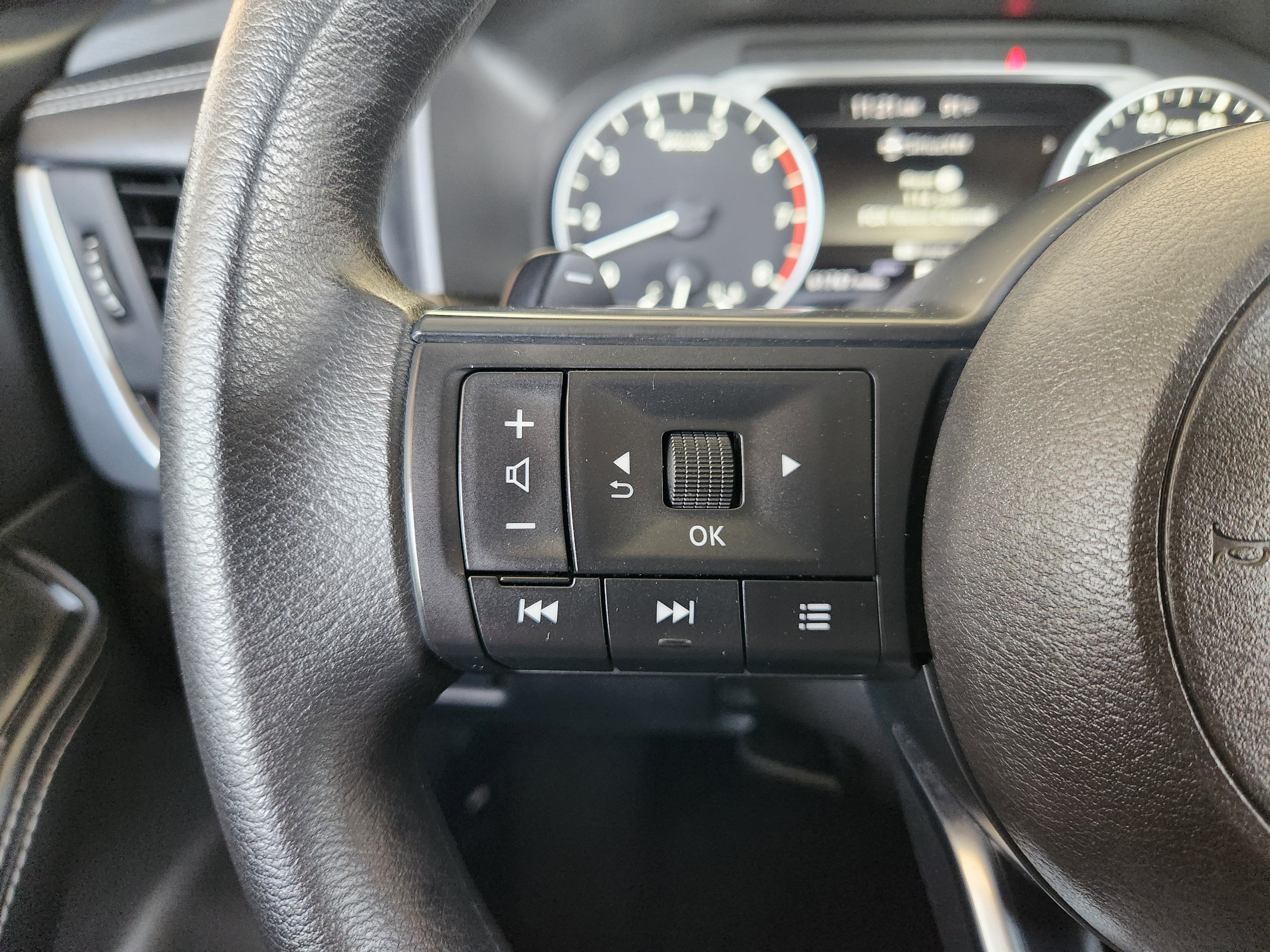 2024 Nissan Rogue SV - Photo 26