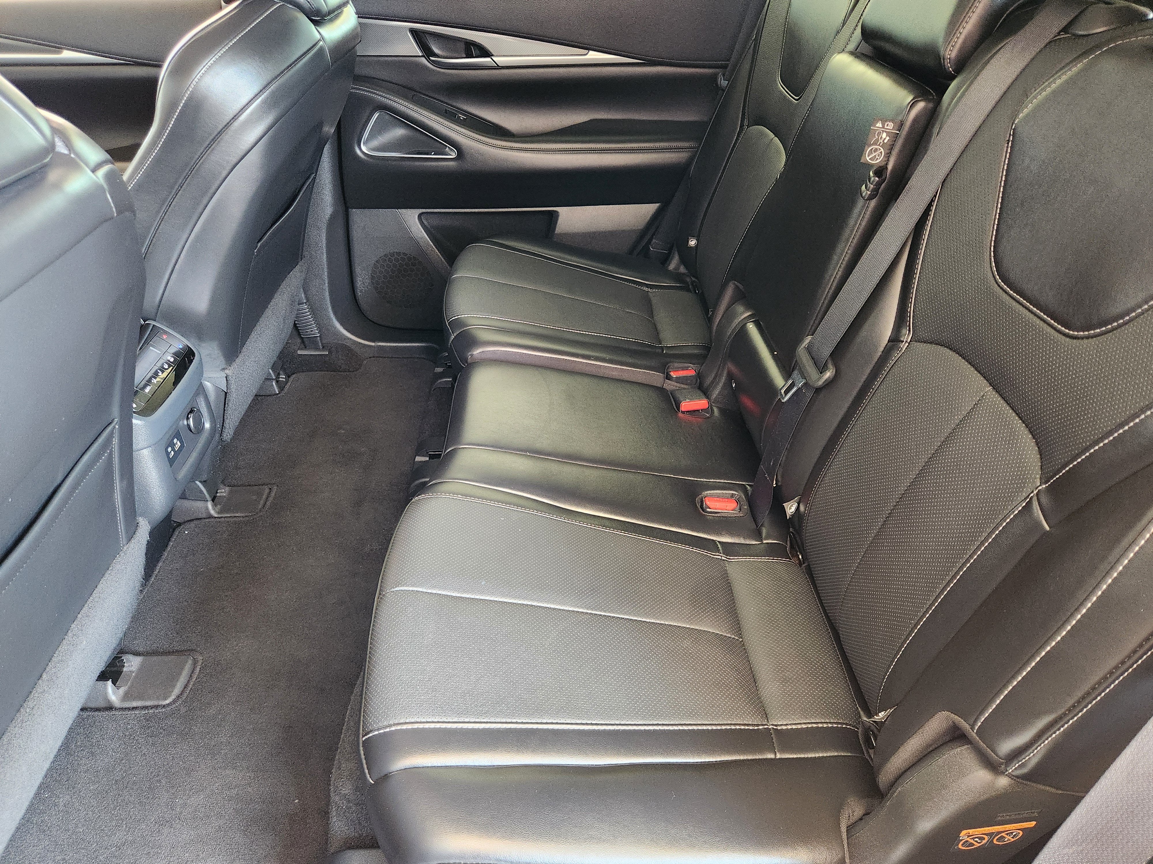 2022 INFINITI QX60 LUXE