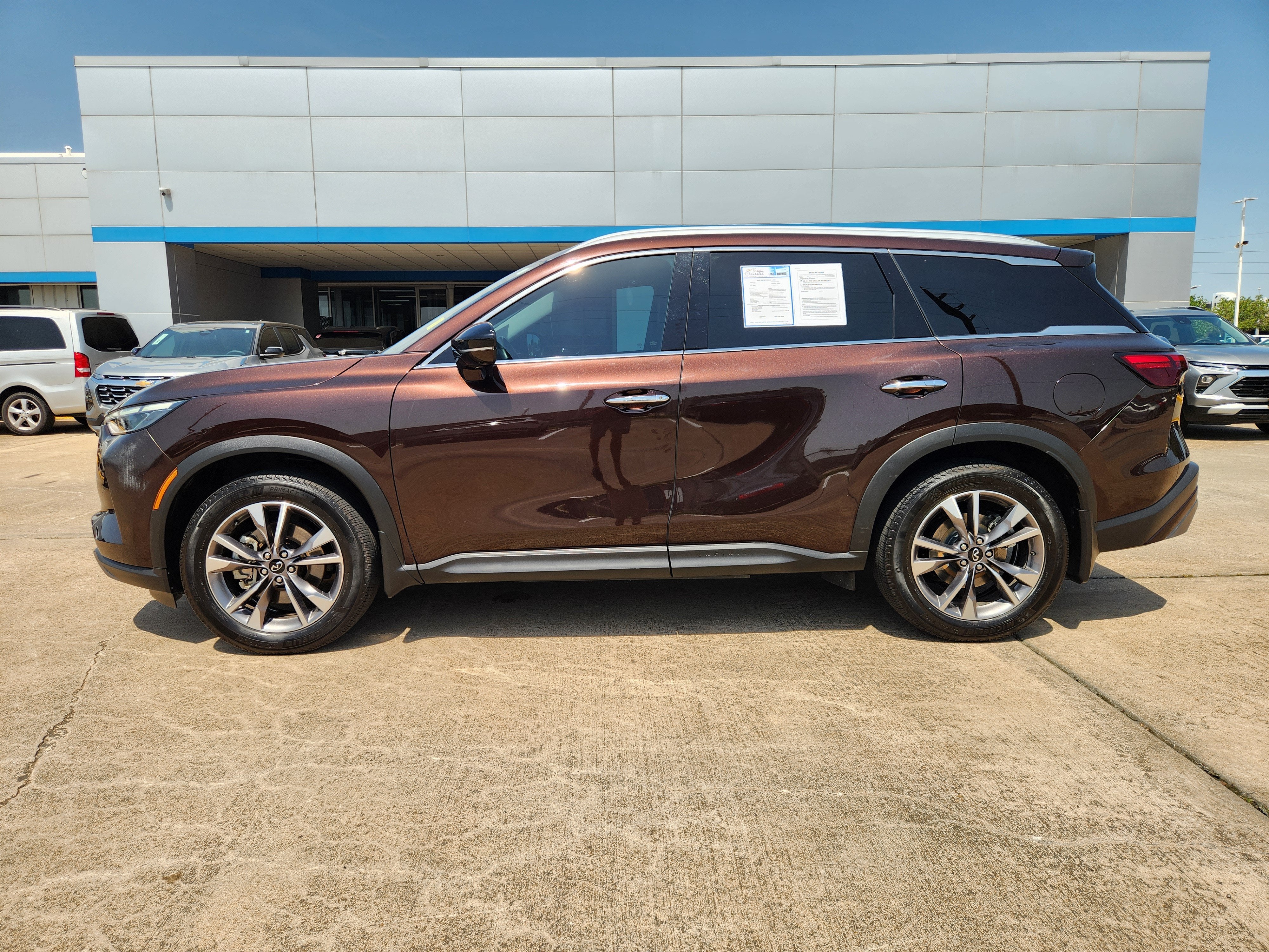 2022 INFINITI QX60 LUXE