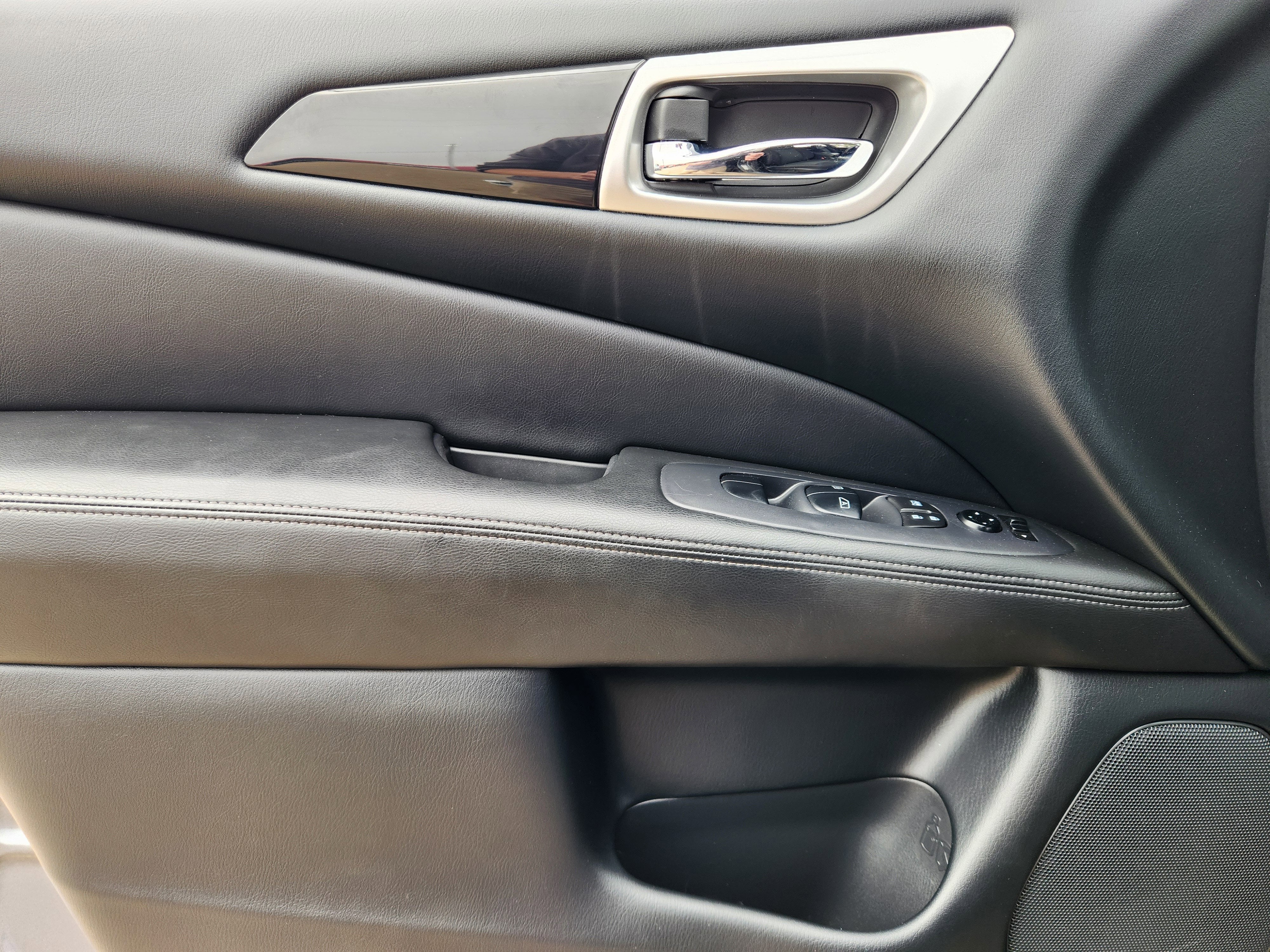 2020 Nissan Pathfinder SV