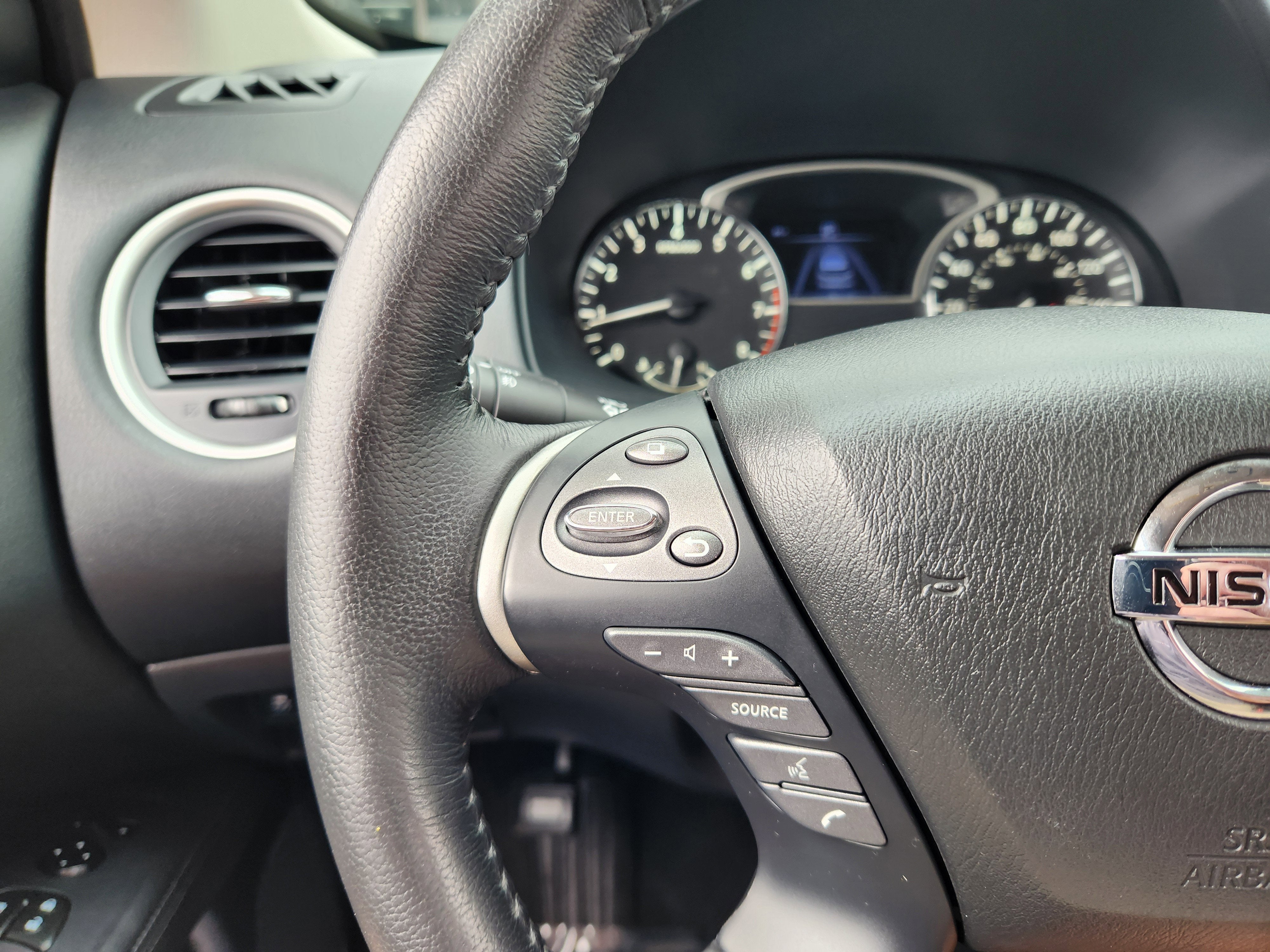 2020 Nissan Pathfinder SV