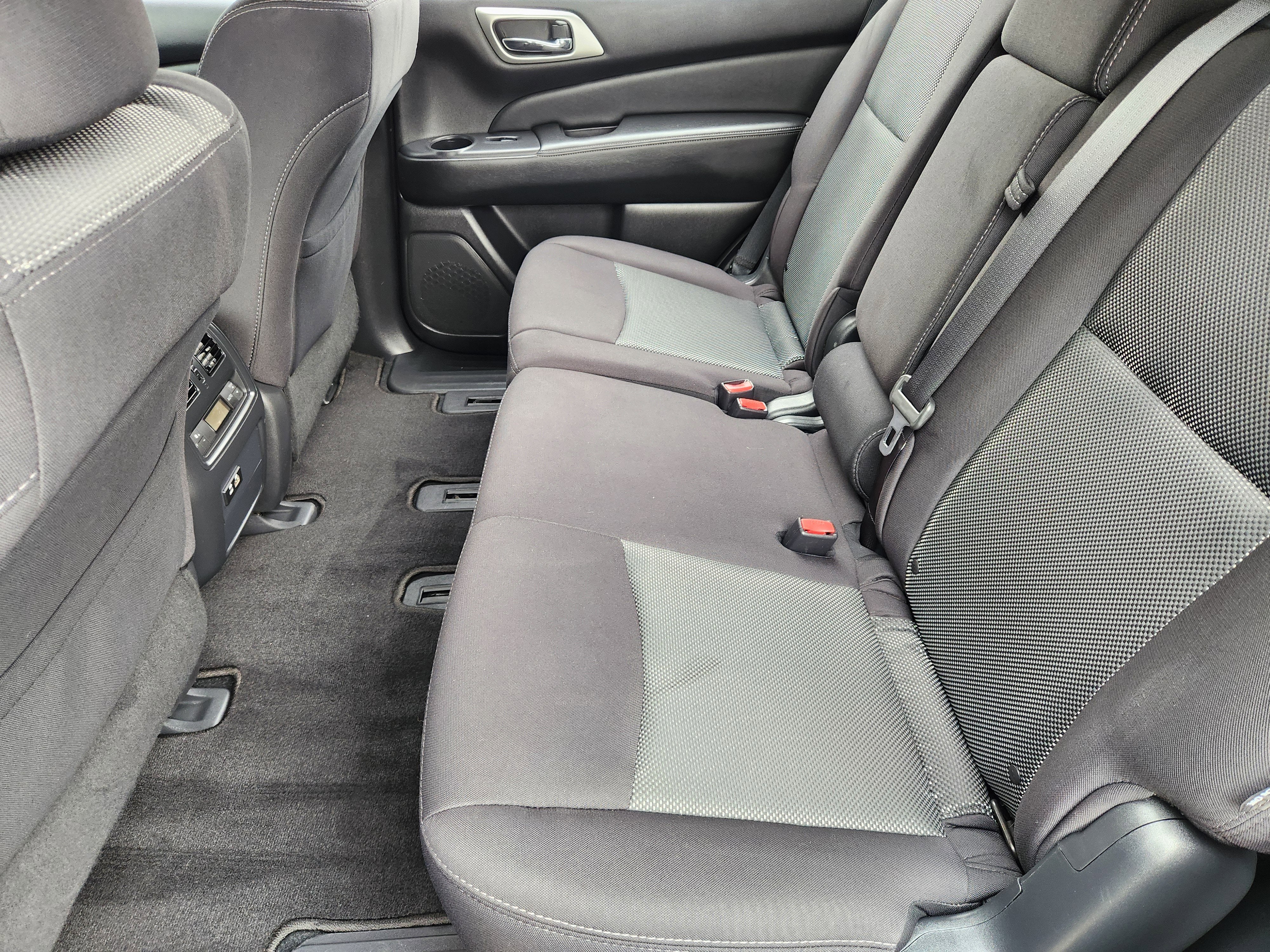 2020 Nissan Pathfinder SV