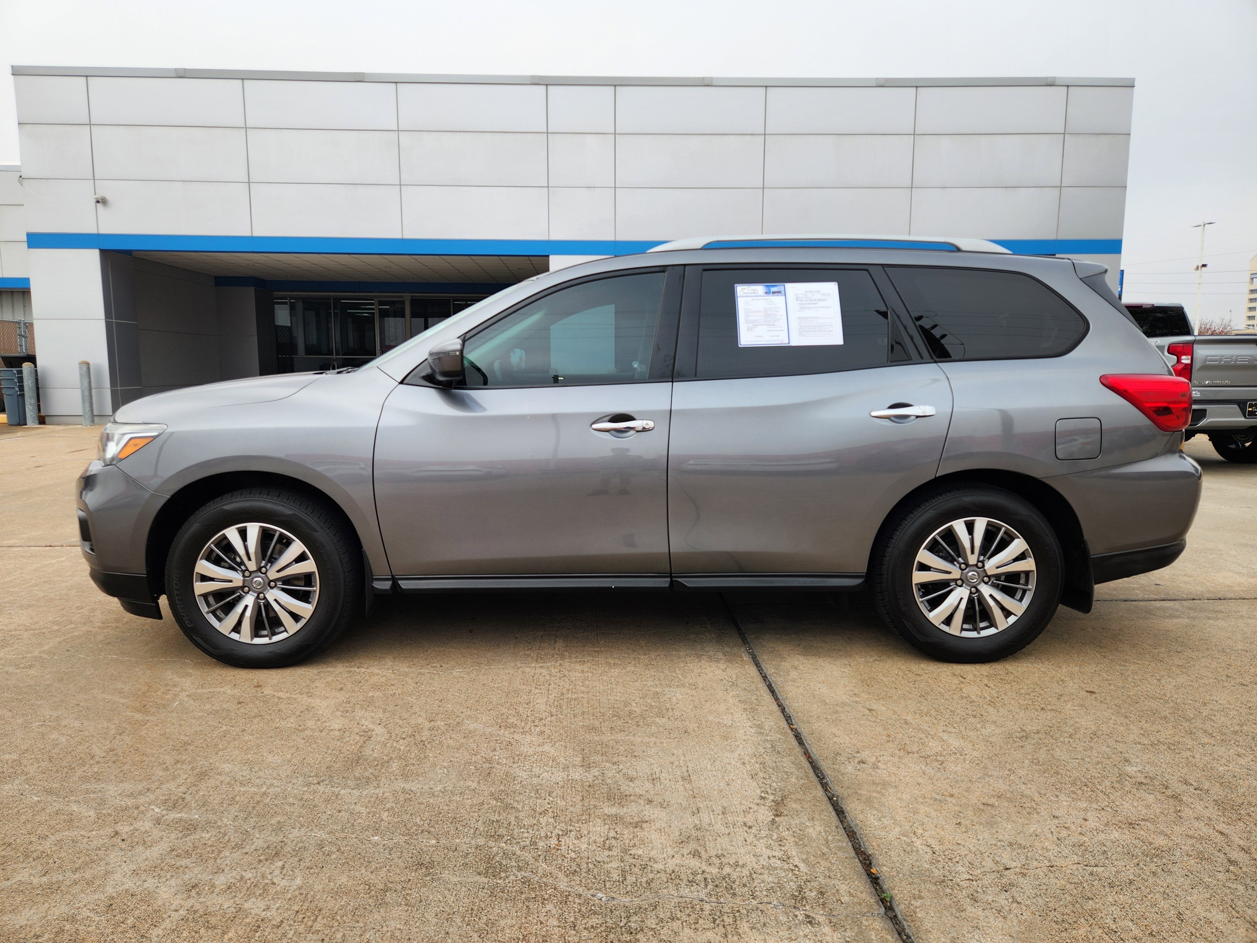 2020 Nissan Pathfinder SV