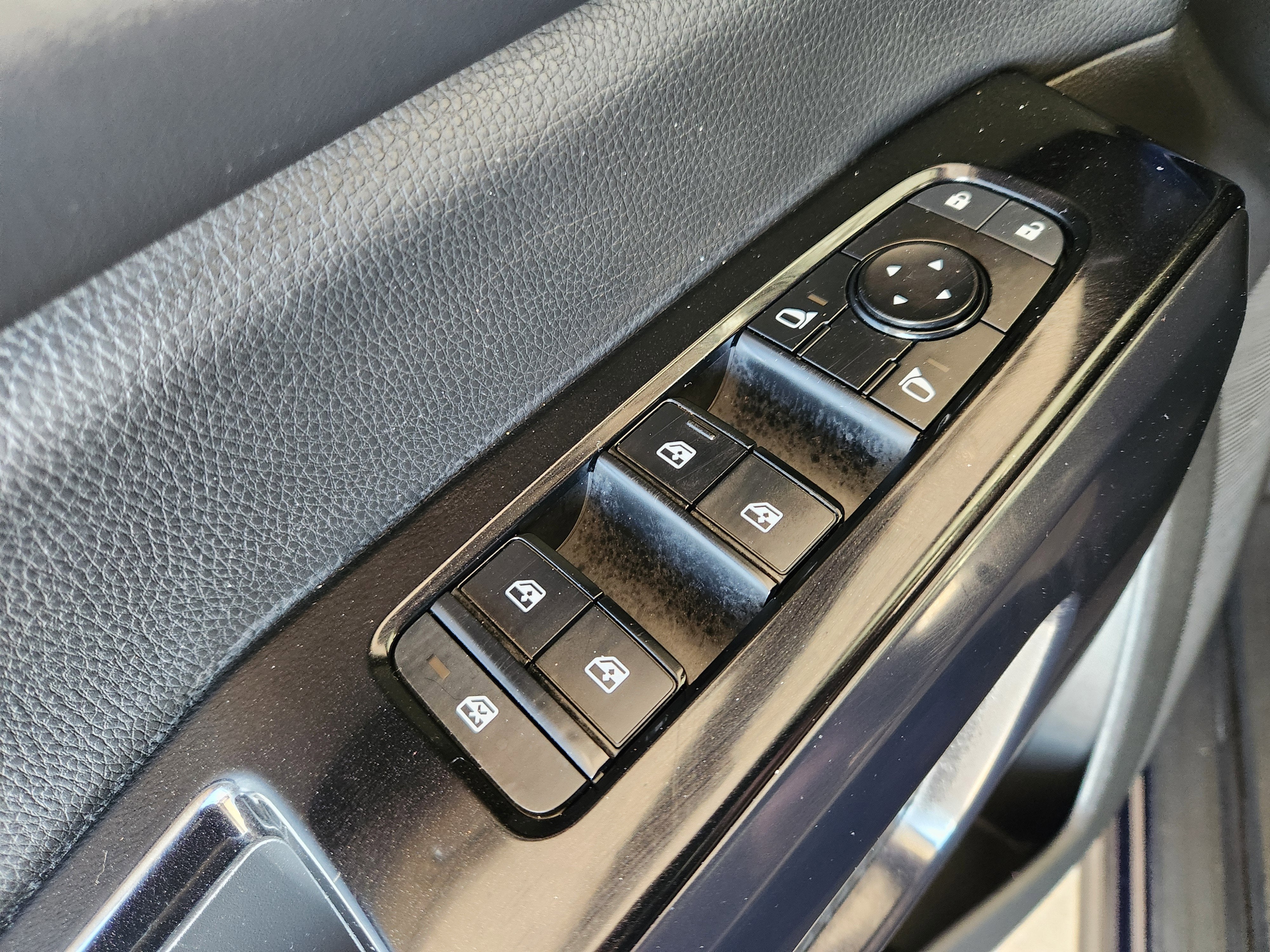 2022 Nissan Pathfinder SV 2WD