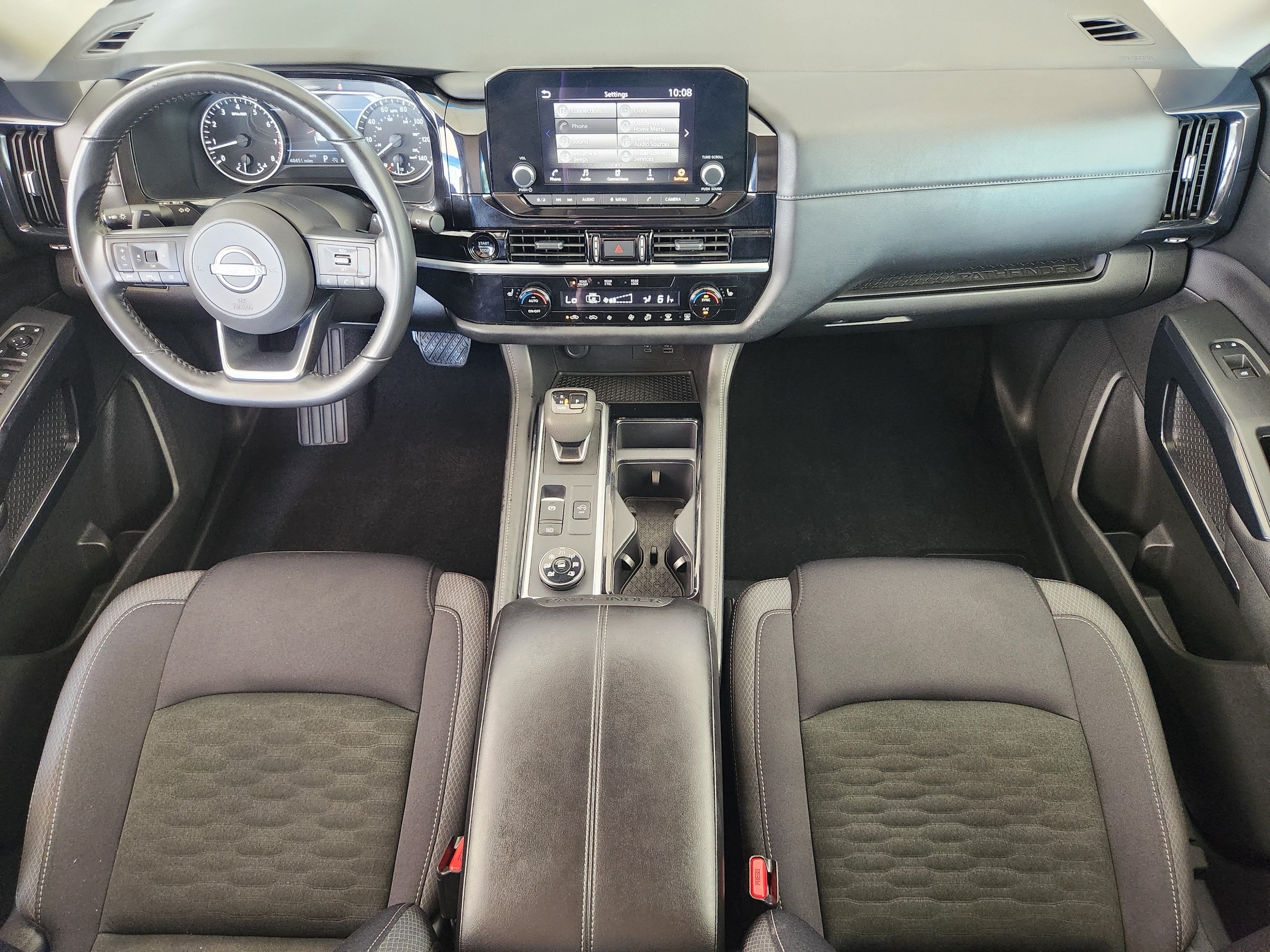 2025 Nissan Pathfinder SV