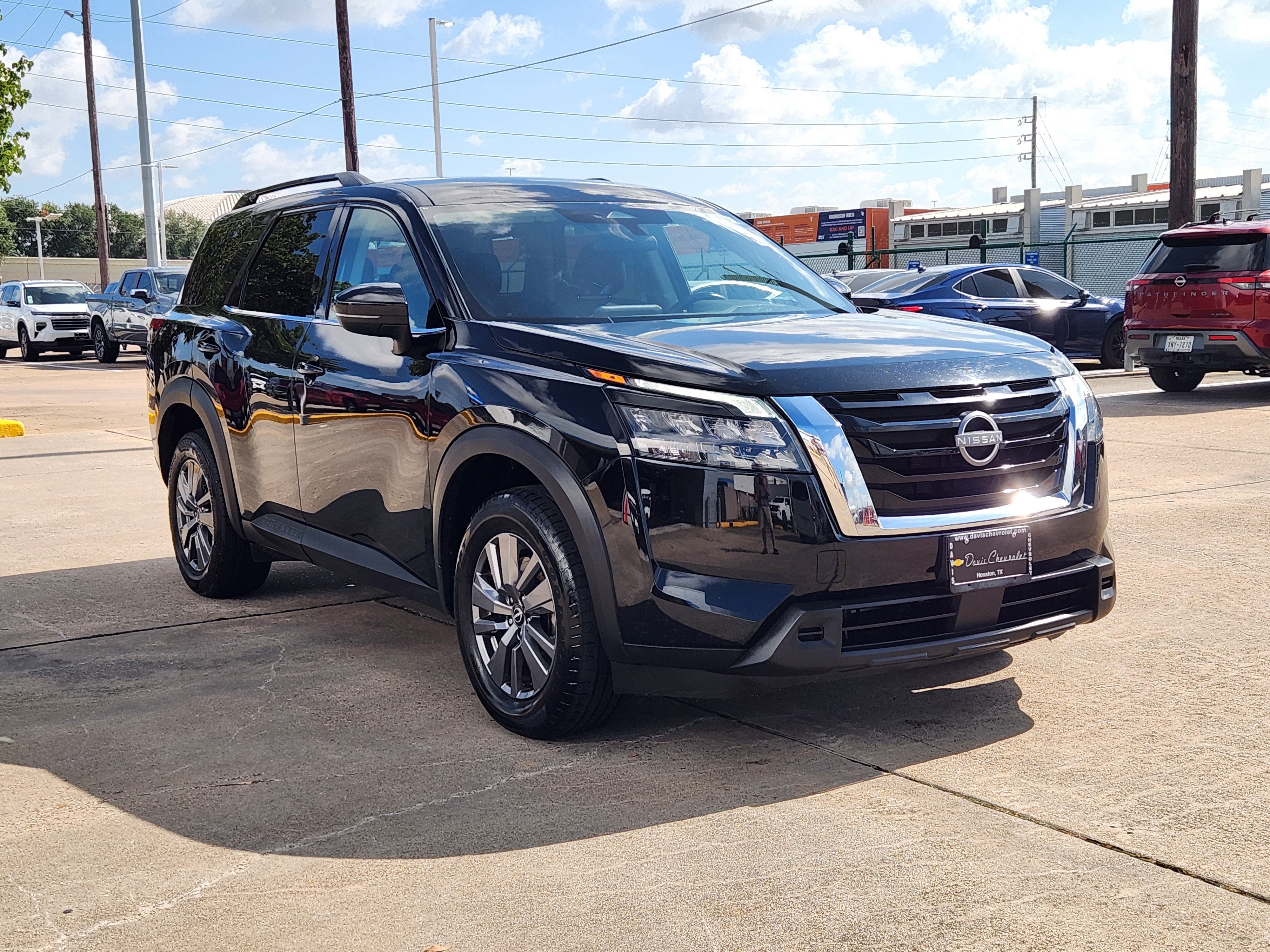2025 Nissan Pathfinder SV