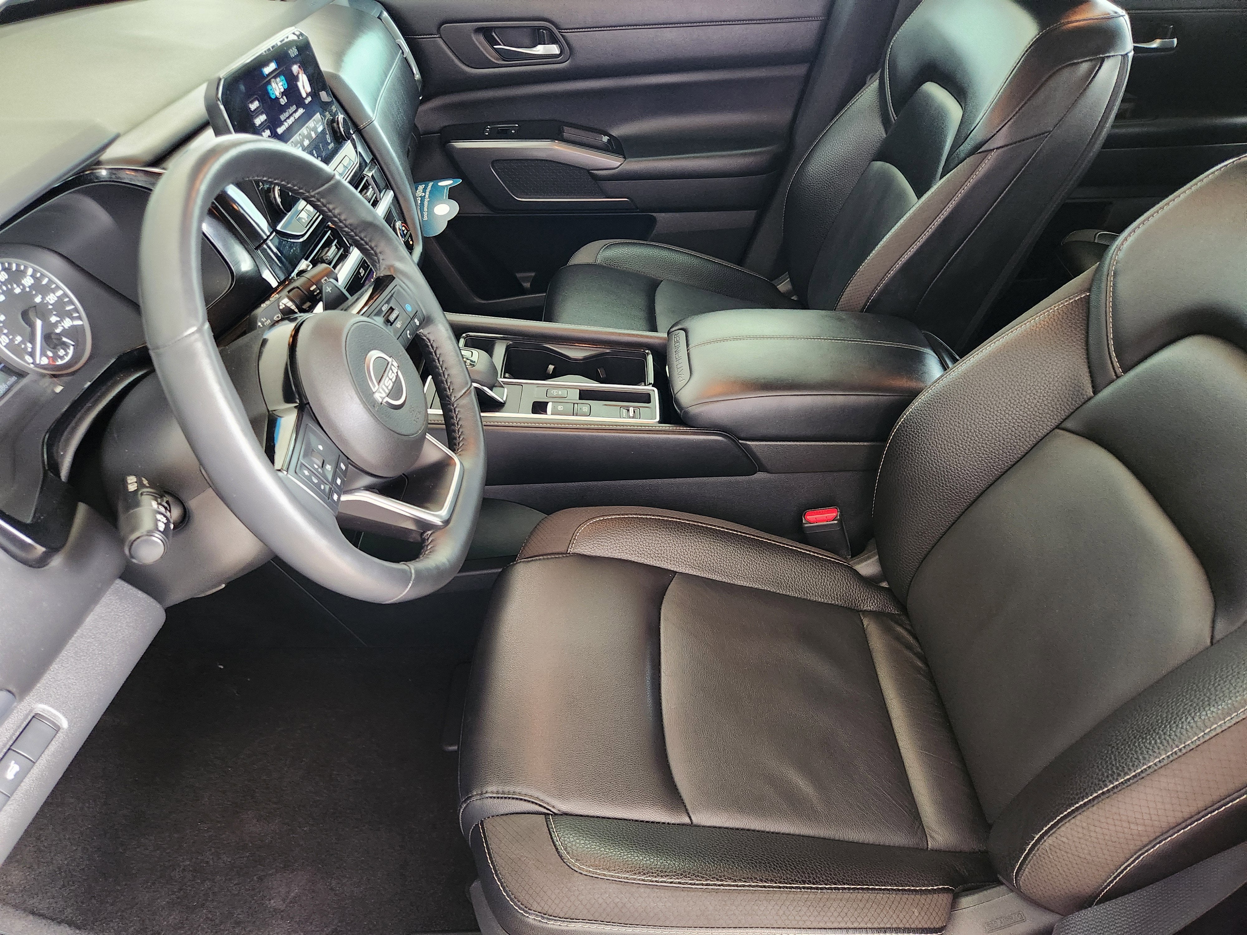 2023 Nissan Pathfinder SL FWD