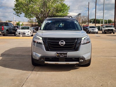2023 Nissan Pathfinder SL FWD