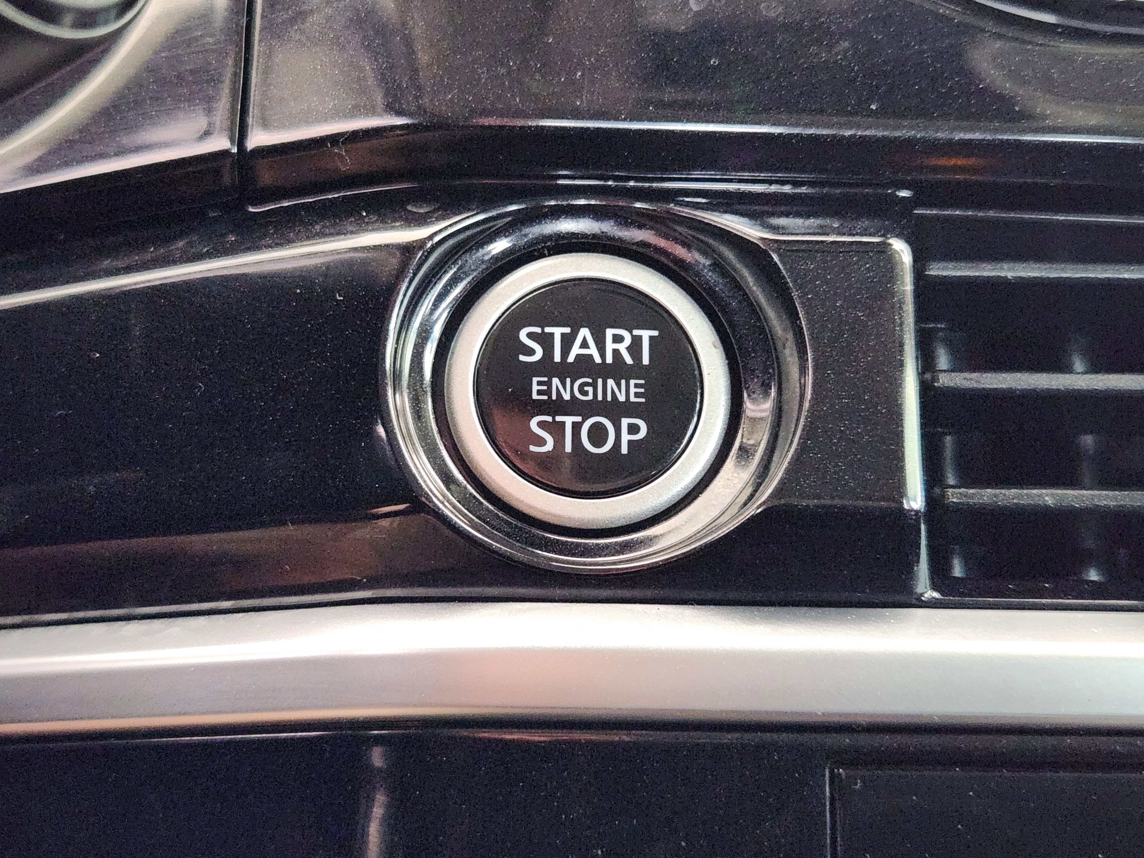 2023 Nissan Pathfinder SL FWD