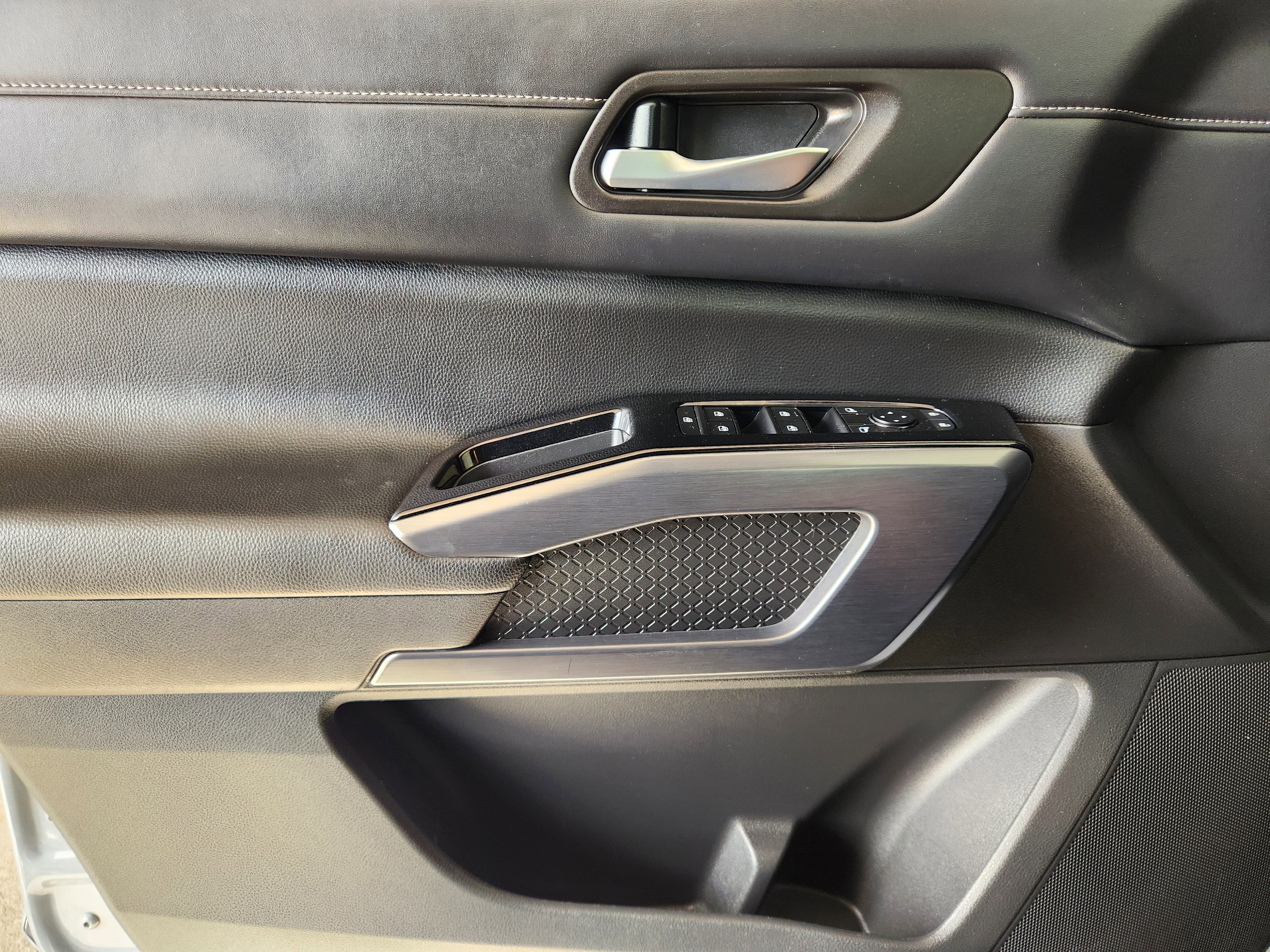 2023 Nissan Pathfinder SL FWD