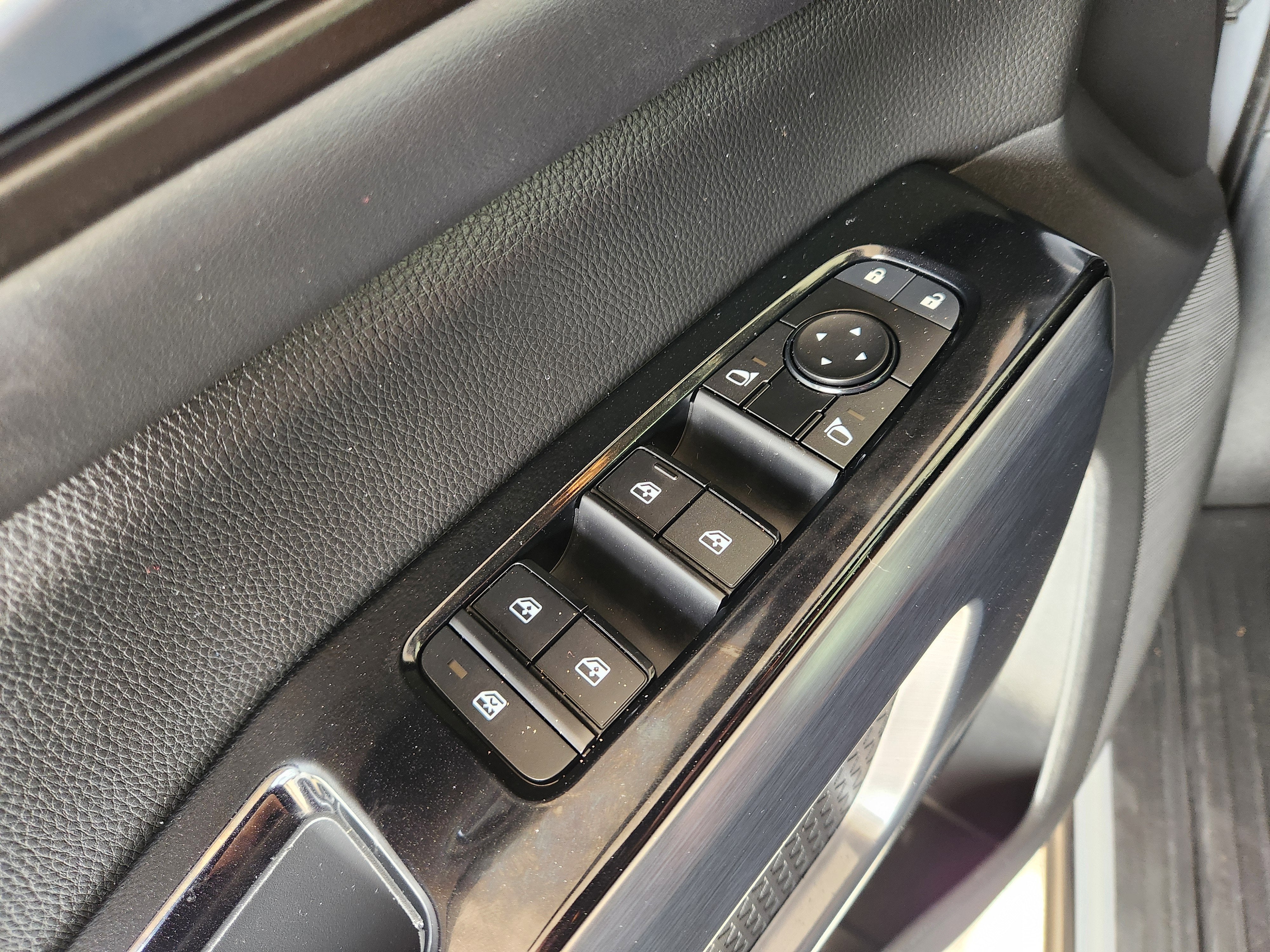 2023 Nissan Pathfinder SL FWD