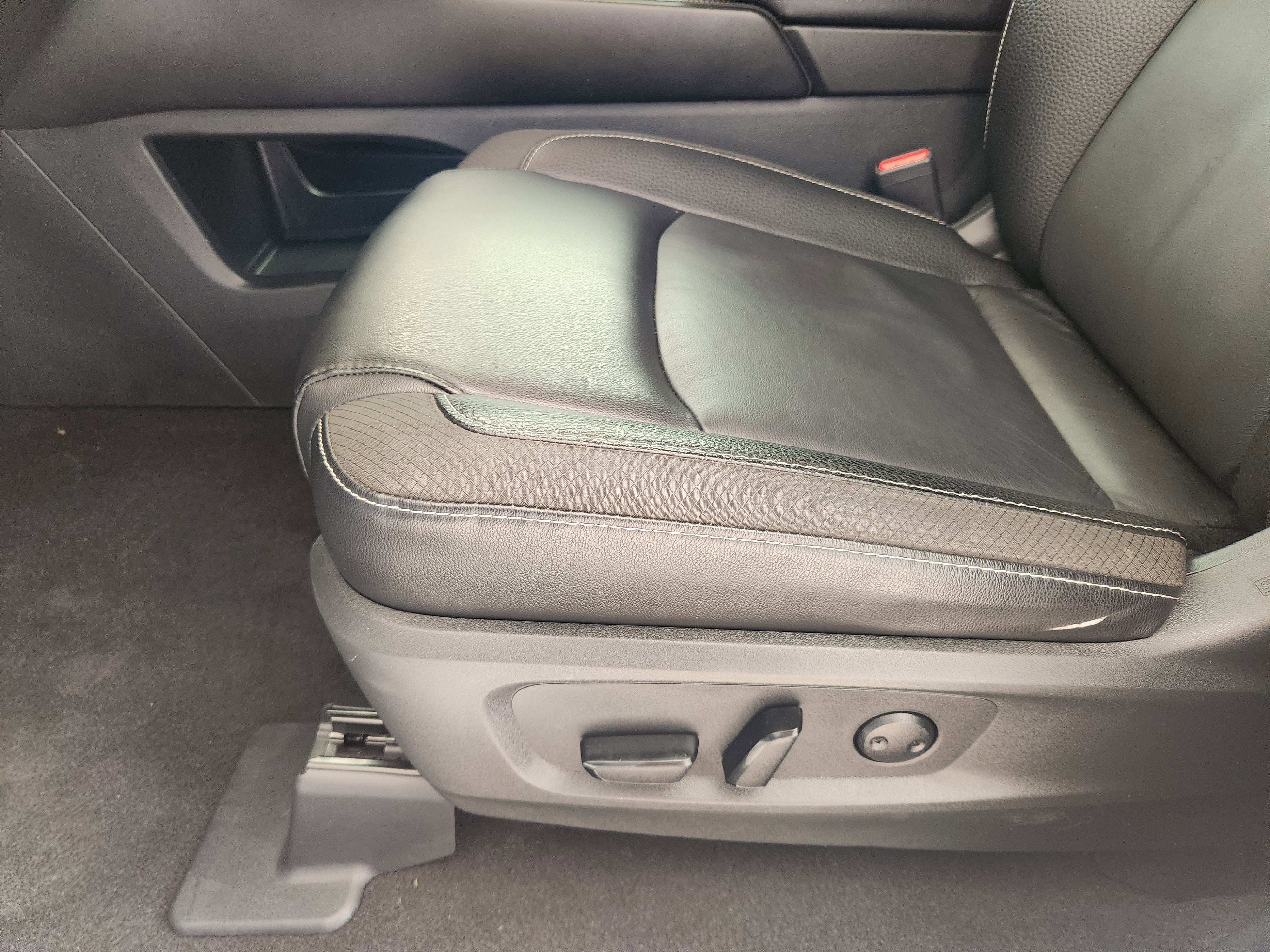 2023 Nissan Pathfinder SL FWD