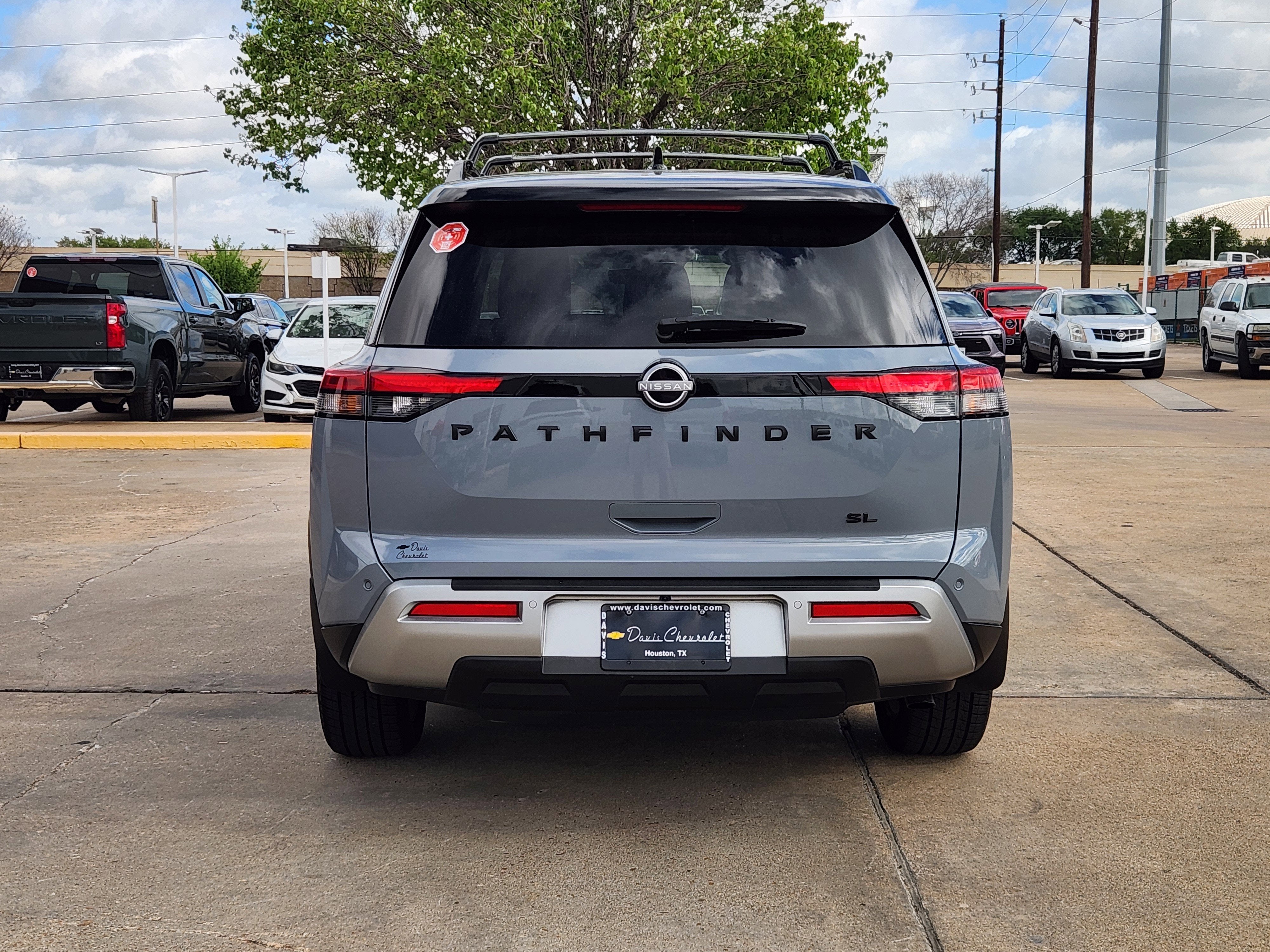 2023 Nissan Pathfinder SL FWD