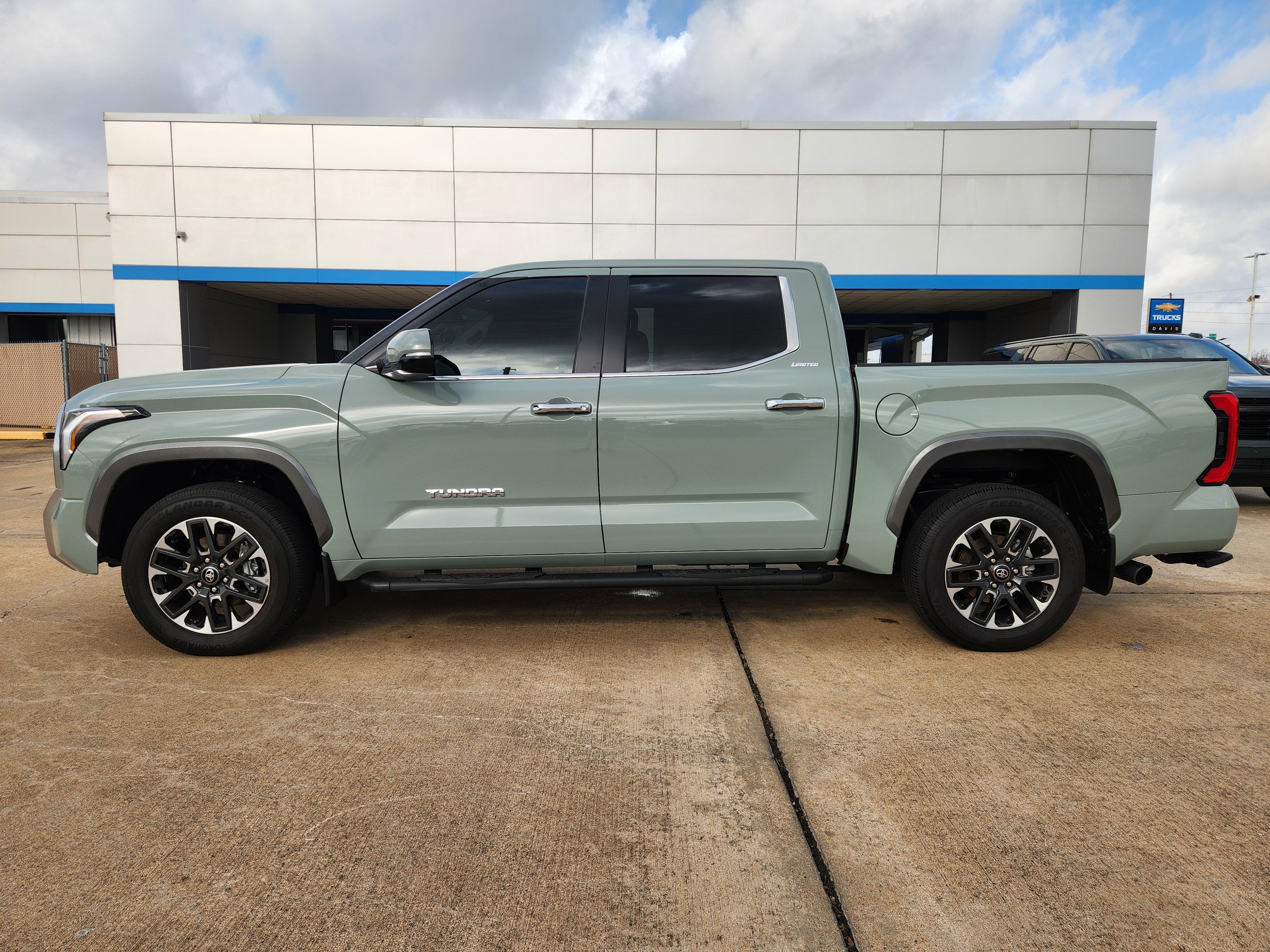 2026 Toyota Tundra Limited CrewMax 5.5' Bed