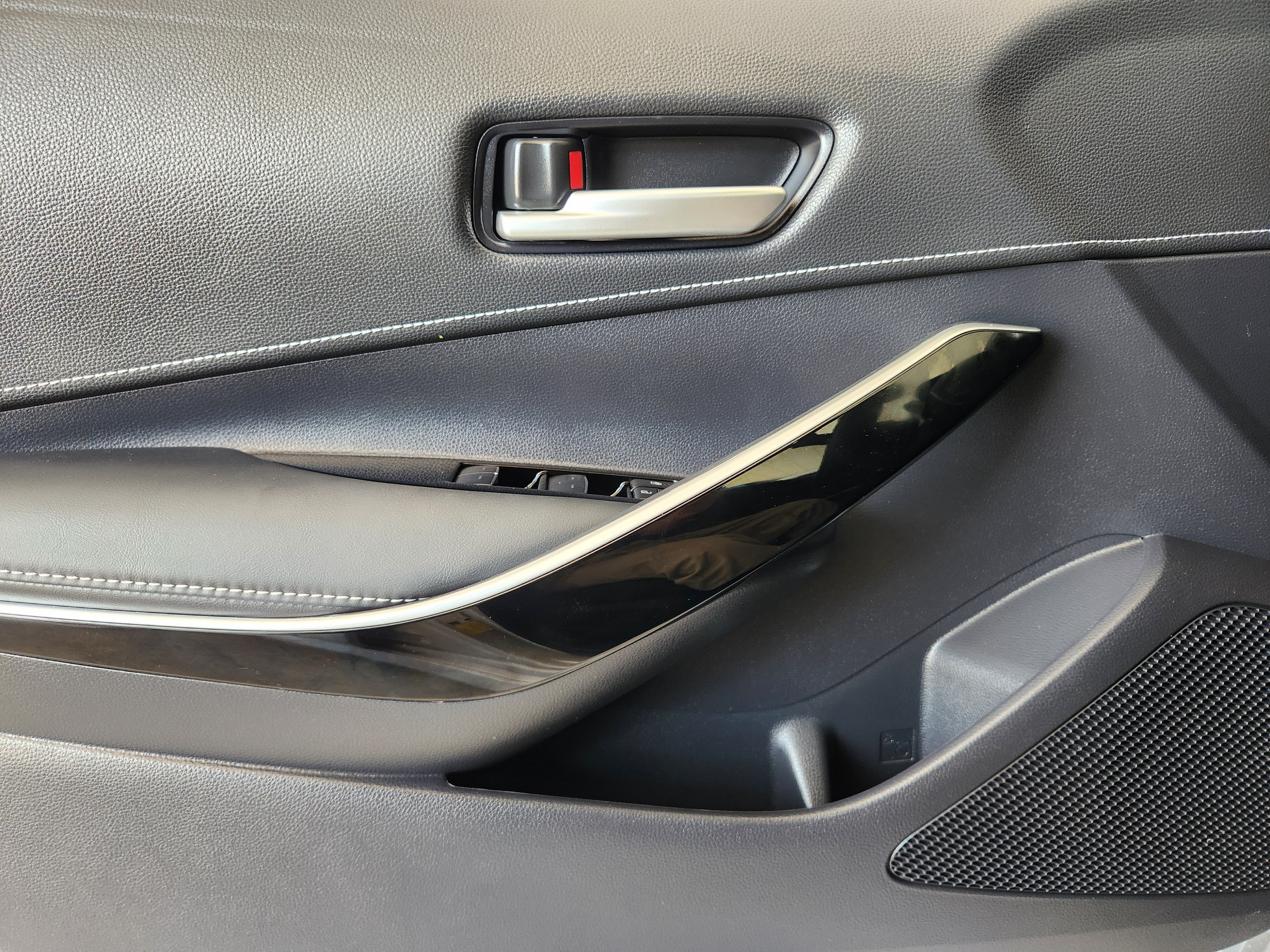 2025 Toyota Corolla Hatchback XSE