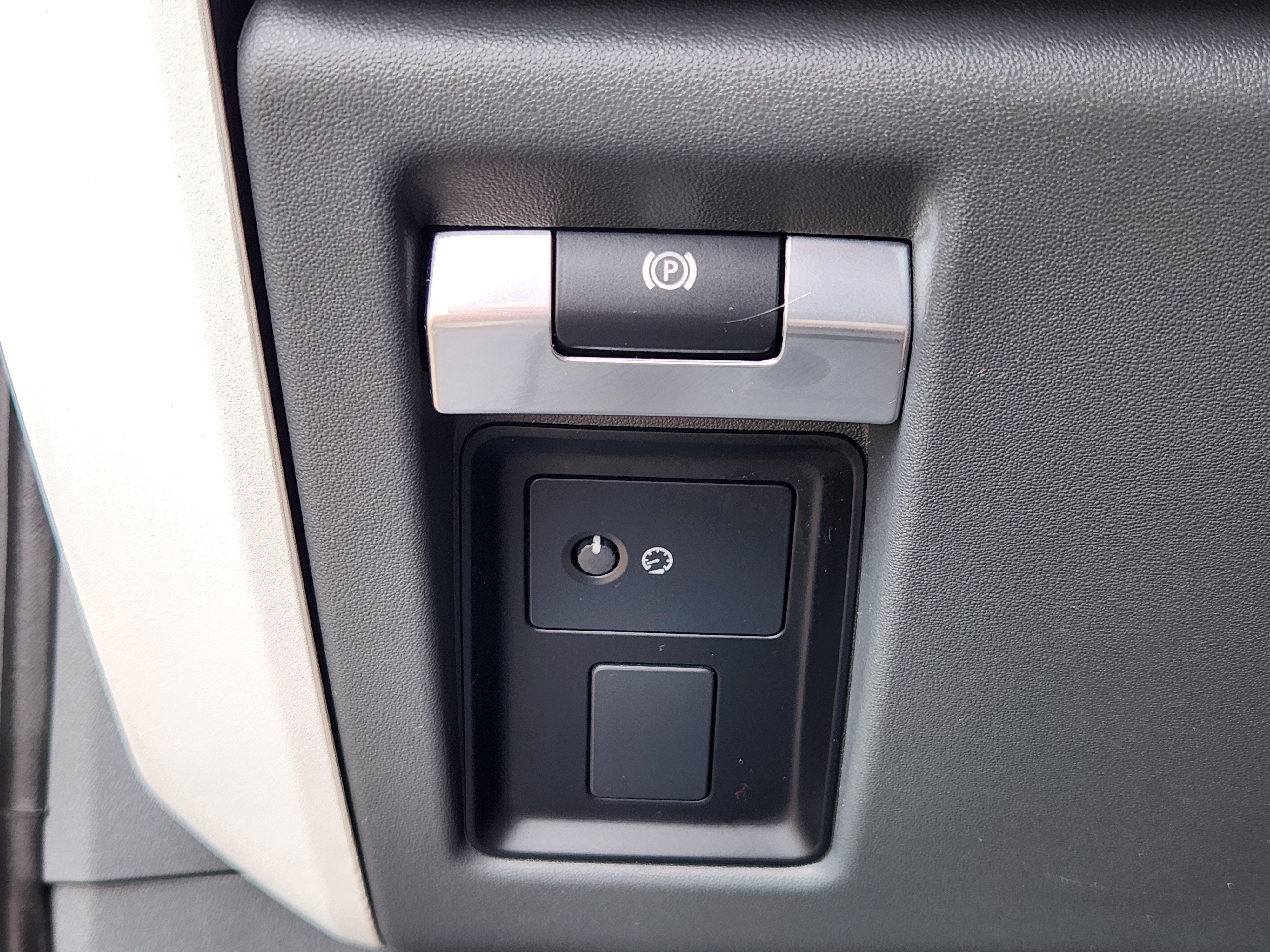 2020 Land Rover Defender S